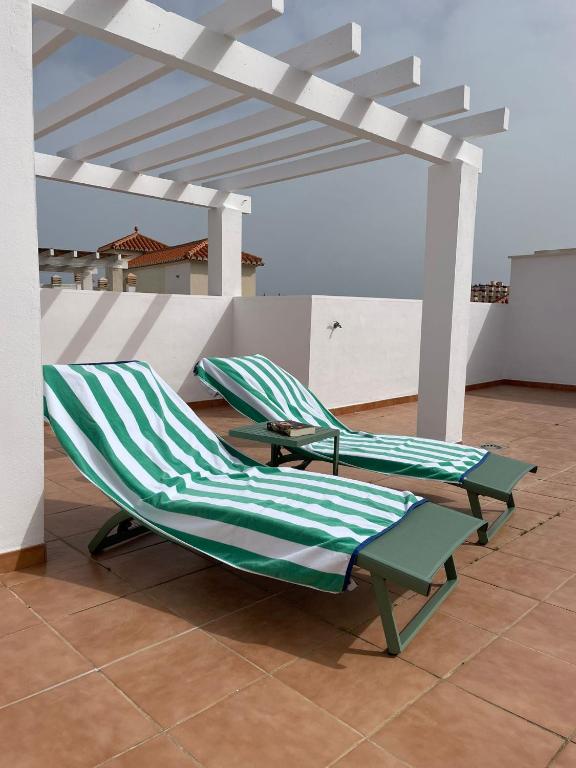 Privé dakterras met ligbedden